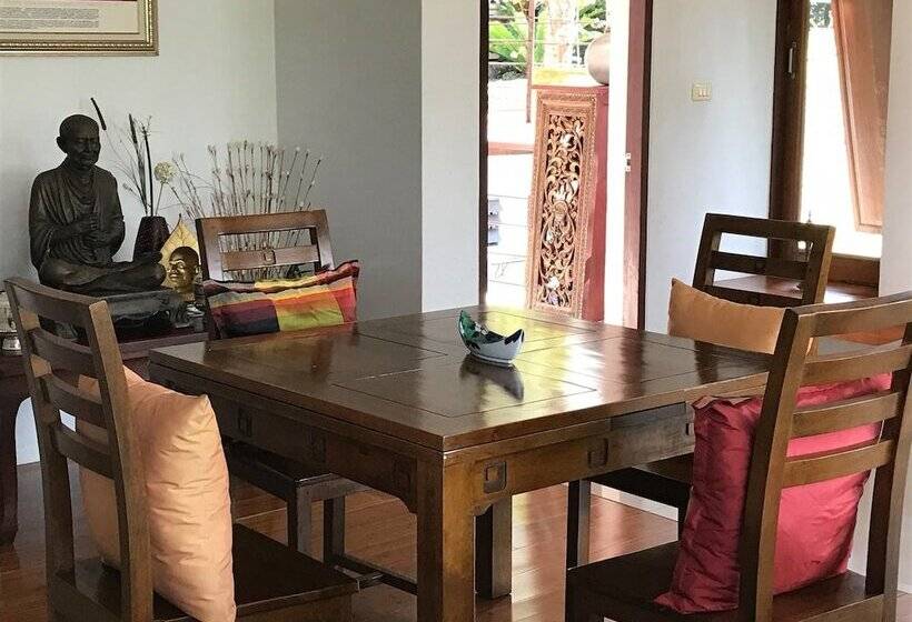 De Chom Villa