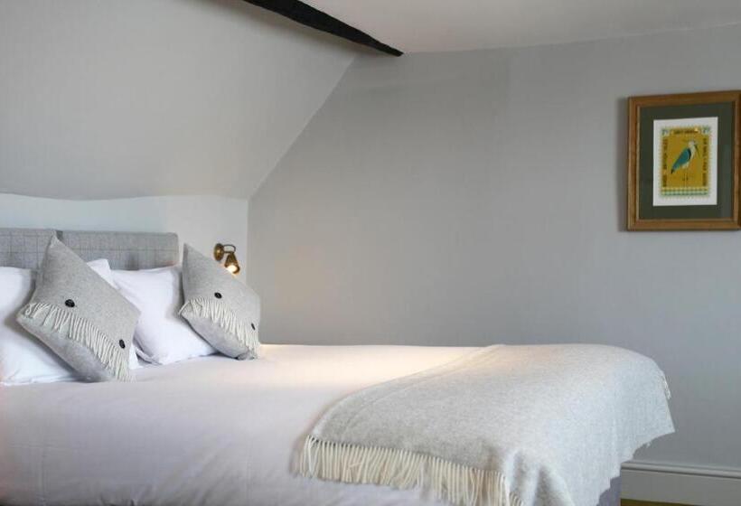 مسافرخانه The Rose And Crown