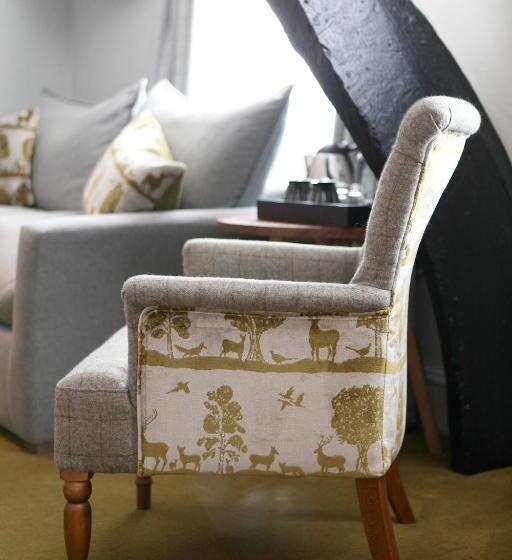 مسافرخانه The Rose And Crown