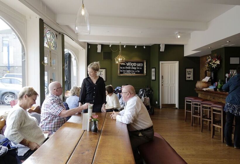 مسافرخانه The Rose And Crown