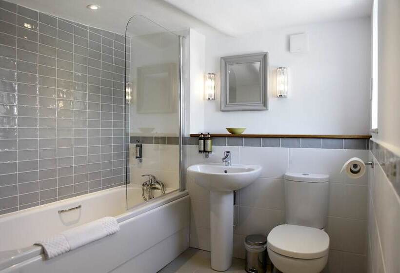 مسافرخانه The Rose And Crown