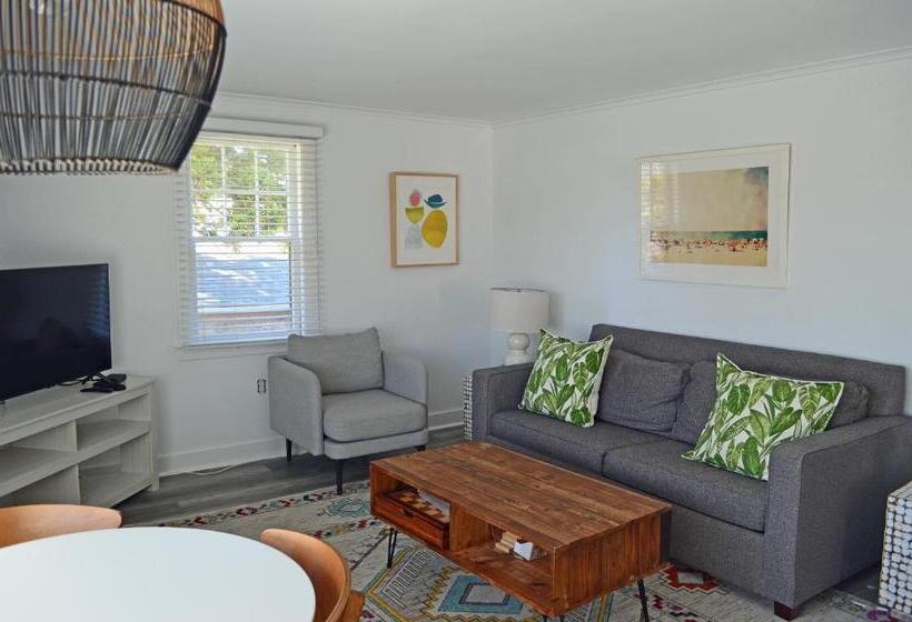 Отель Edgartown Commons Vacation Apartments