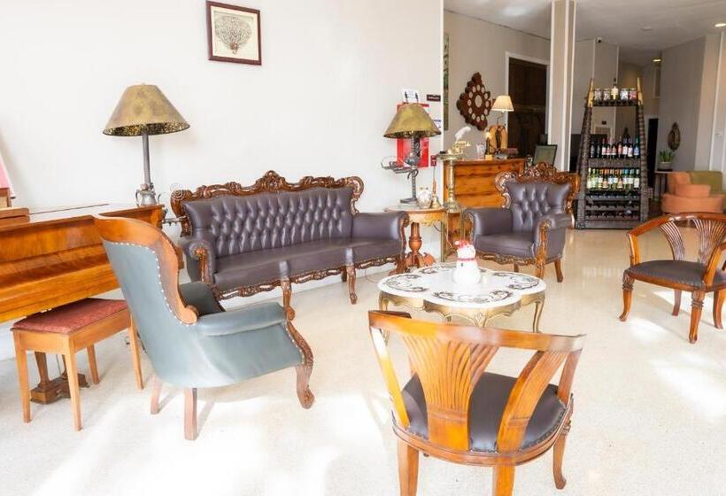 בית מלון כפרי Oakpak Inns   Enjoy All Inclusive Snack Beverages Wine & Beer During The Stay