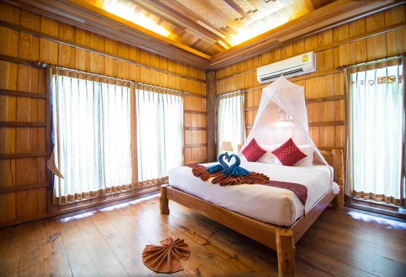 هتل Thiw Son Beach Resort