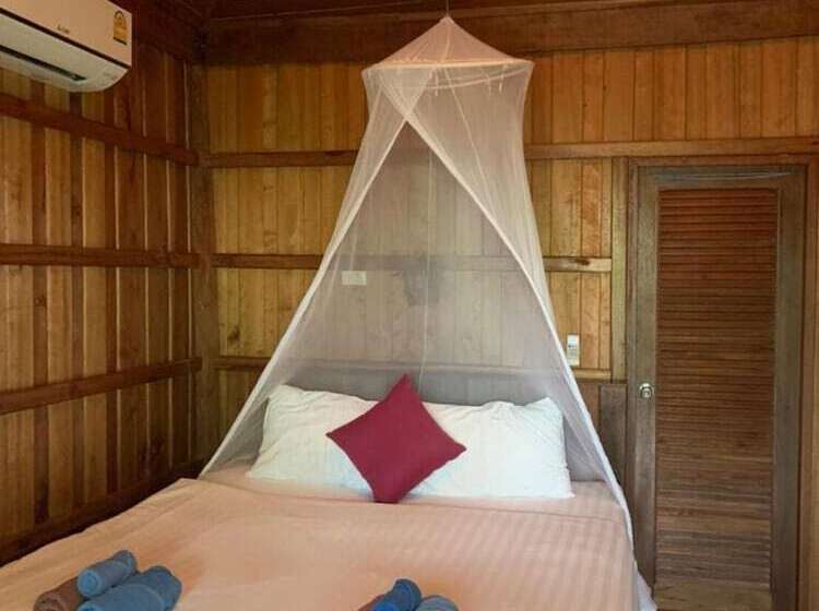هتل Thiw Son Beach Resort