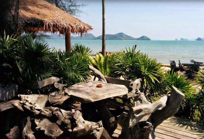 هتل Thiw Son Beach Resort