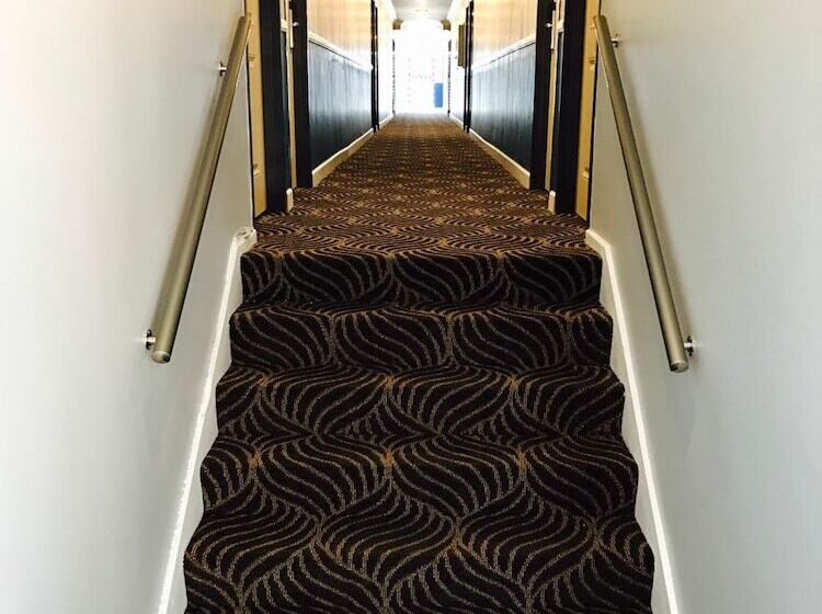 فندق على الطريق Relax Inn