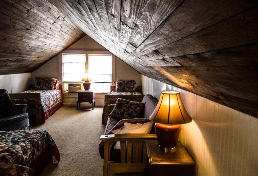 Nolichuckey Bluffs Bed & Breakfast Cabins