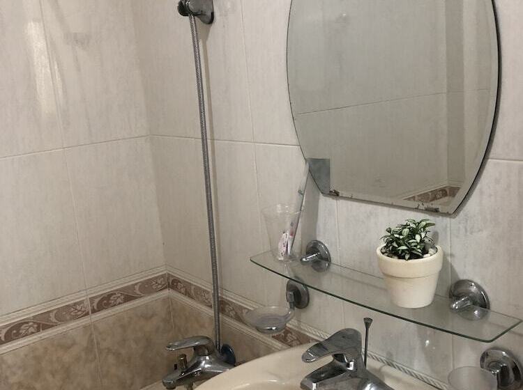 پانسیون Three Palms Homestay