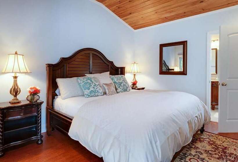 Seaglass Inn Bed And Breakfast