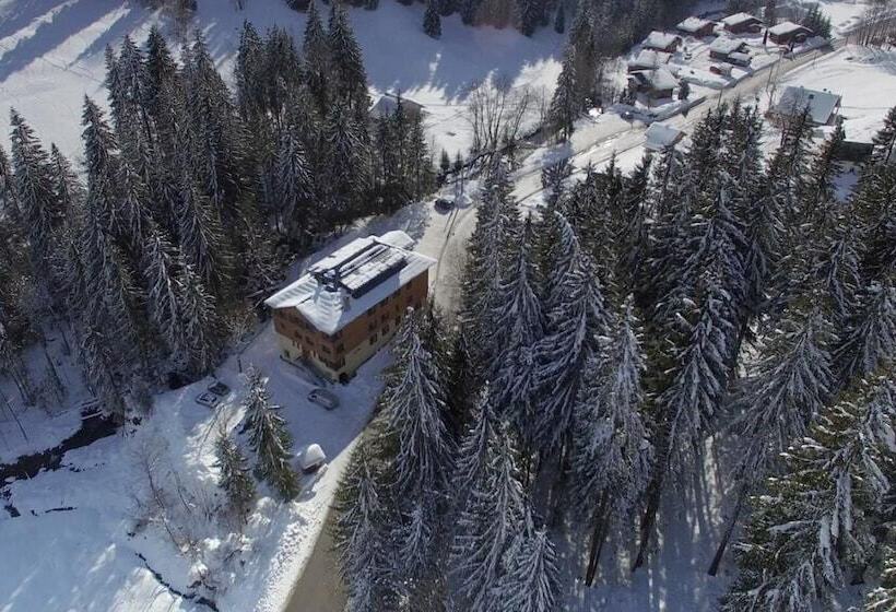 1861 Chatel Hostel