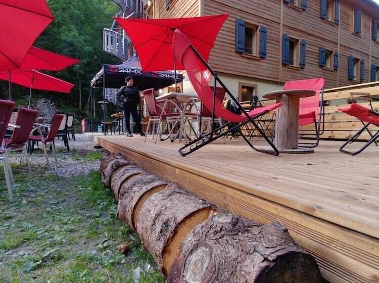1861 Chatel Hostel