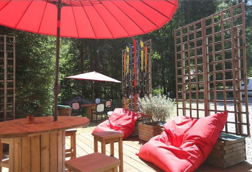 1861 Chatel Hostel