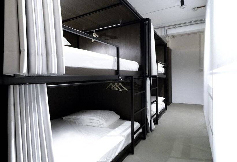 Bond Boutique Capsule Hotel At Bugis Hostel