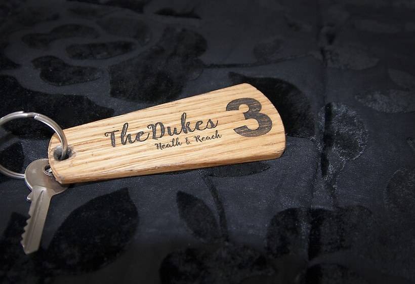 פונדק The Dukes