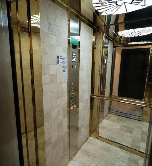 هتل 8 Rooms