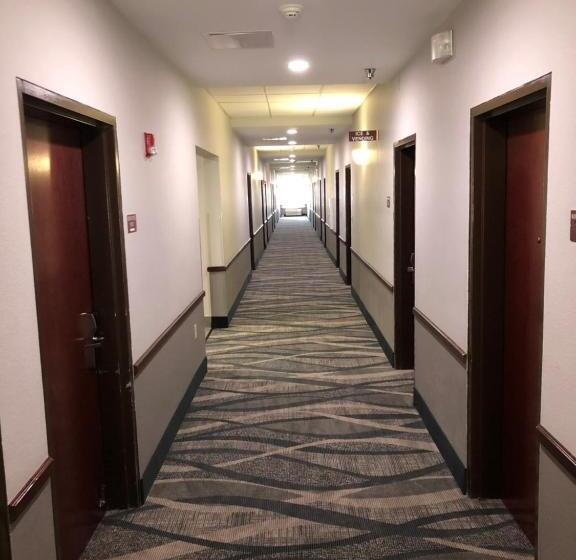 هتل Lea County Inn