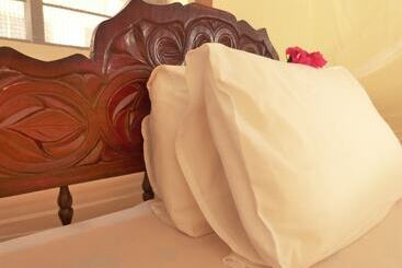 هتل Milele Lodge