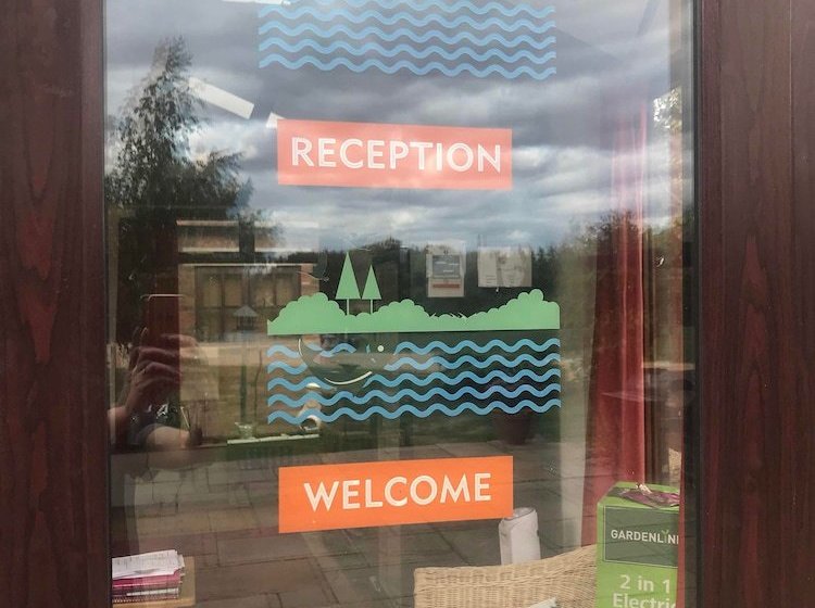 בית מלון כפרי Elton Barn Fishery & Retreat