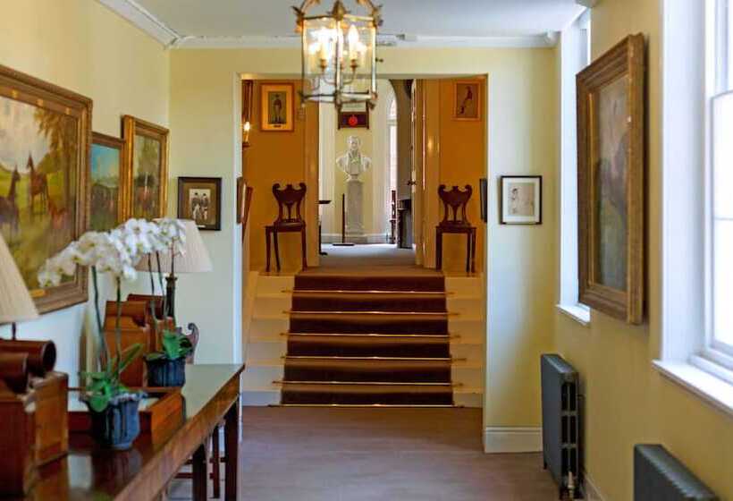 هتل The Jockey Club Rooms