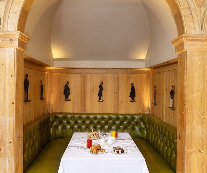 هتل The Jockey Club Rooms