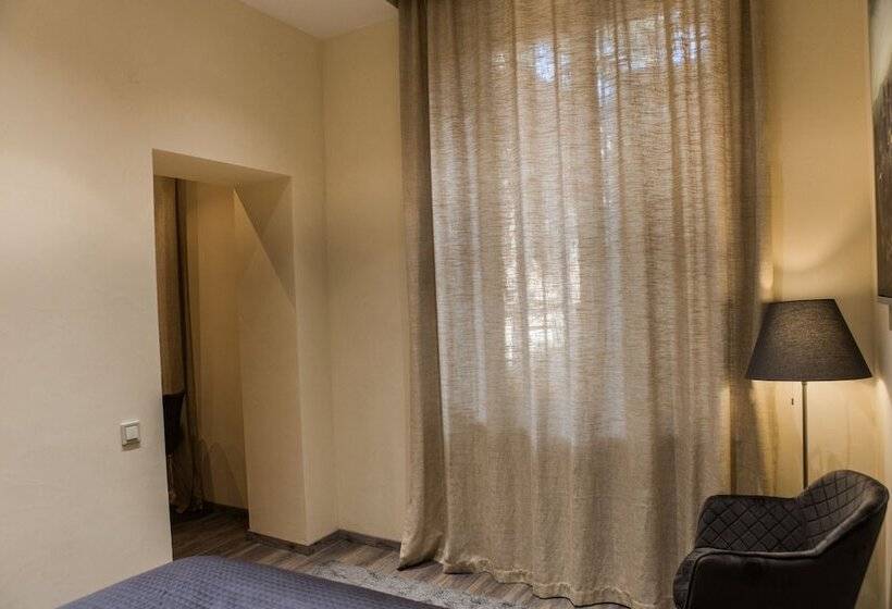 Malon Apartments