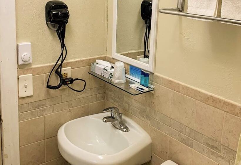مُتل Hampton Motor Inn