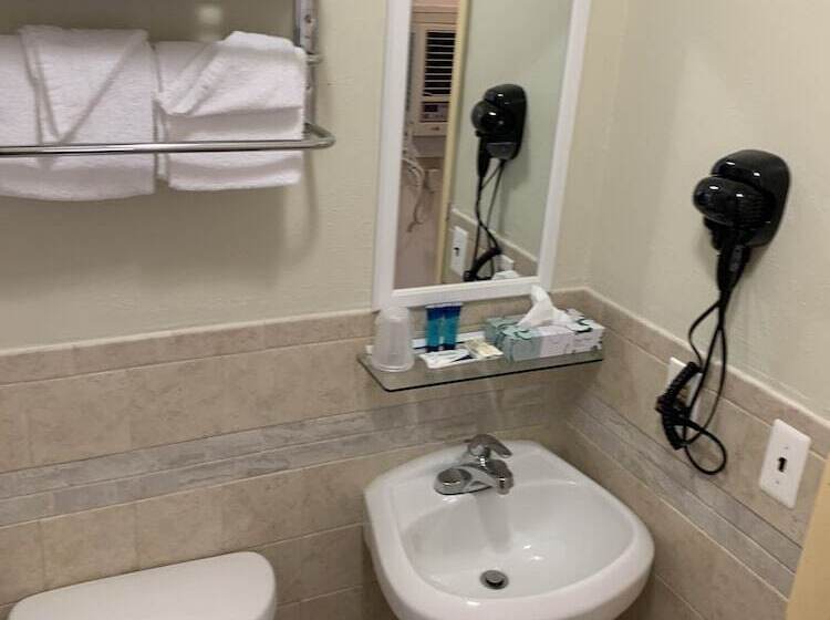 مُتل Hampton Motor Inn