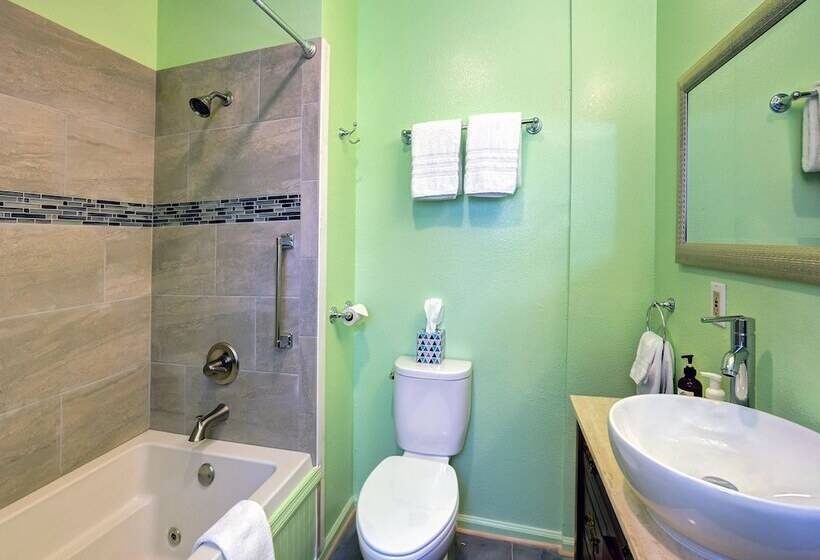 پانسیون Carlisle Garden Suites