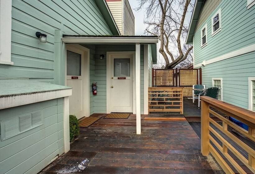 Пансион Carlisle Garden Suites