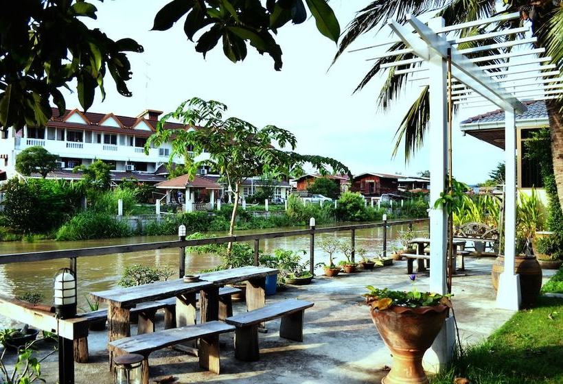 Water Front  Hostel