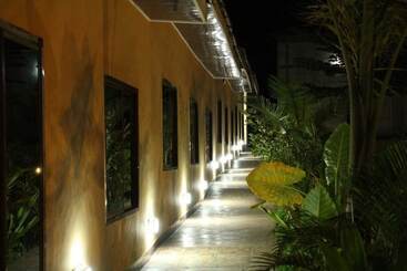 تختخواب و صبحانه Basecha Garden Lodge
