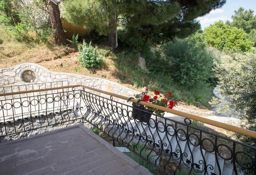 تختخواب و صبحانه Farmidaya Biotel