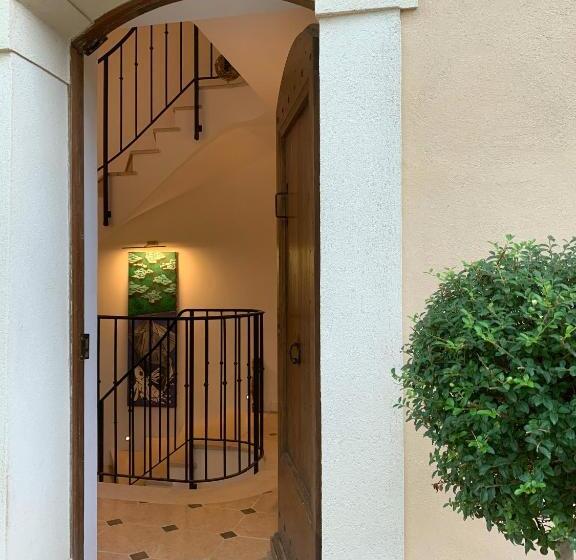 تختخواب و صبحانه La Bastide Des Enquèses