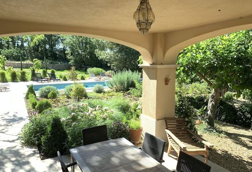 تختخواب و صبحانه La Bastide Des Enquèses