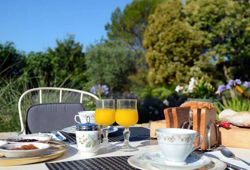 تختخواب و صبحانه La Bastide Des Enquèses