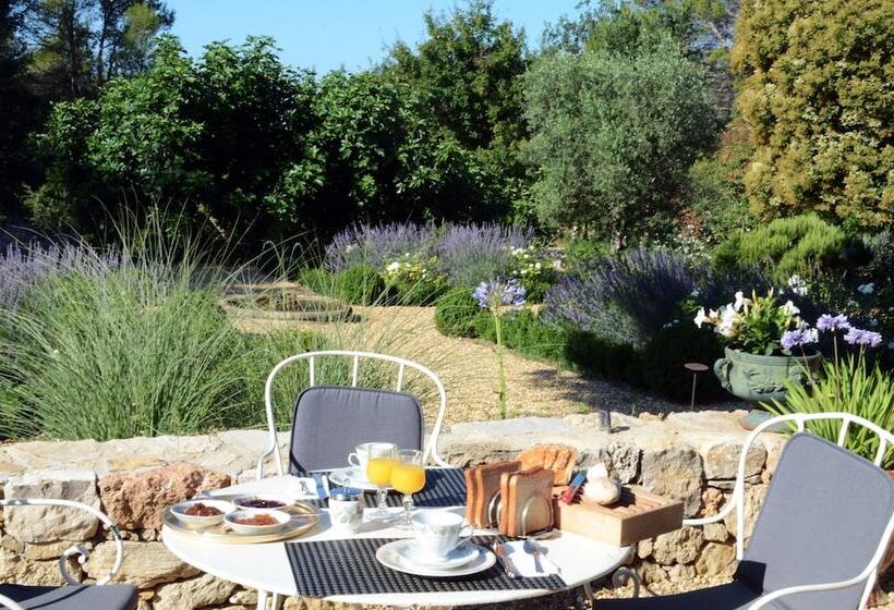 تختخواب و صبحانه La Bastide Des Enquèses