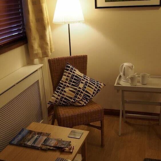 تختخواب و صبحانه Pantile Lodge