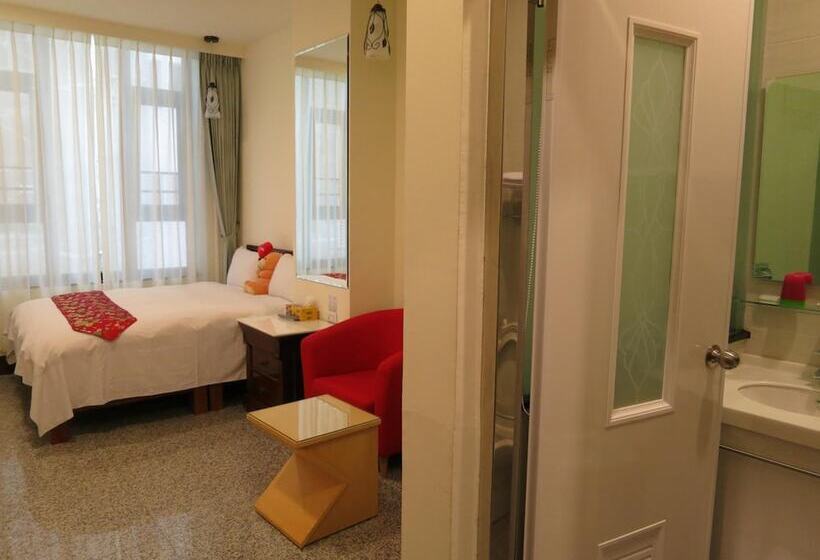 تختخواب و صبحانه Sun Moon Lake Crown Yu