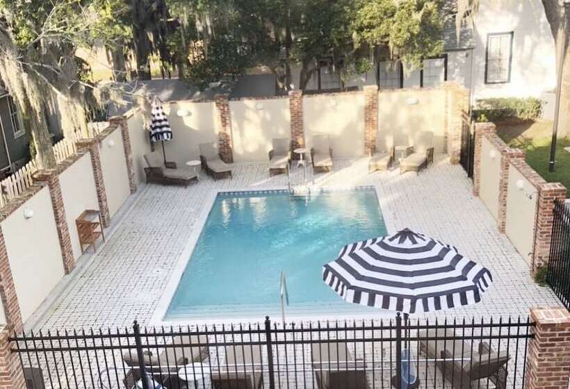 فندق Amelia Schoolhouse Inn