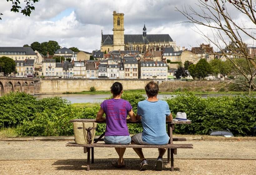 هتل Camping De Nevers