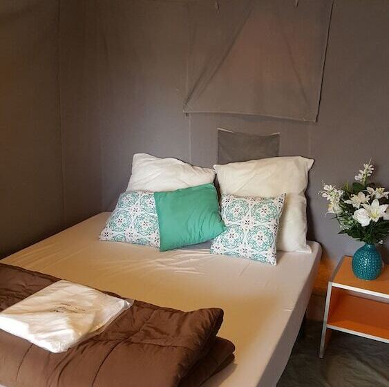 هتل Camping De Nevers