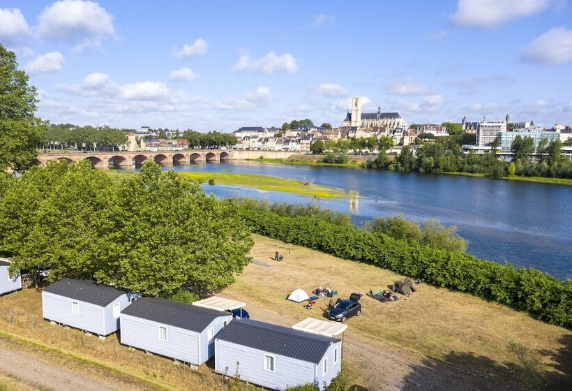 هتل Camping De Nevers