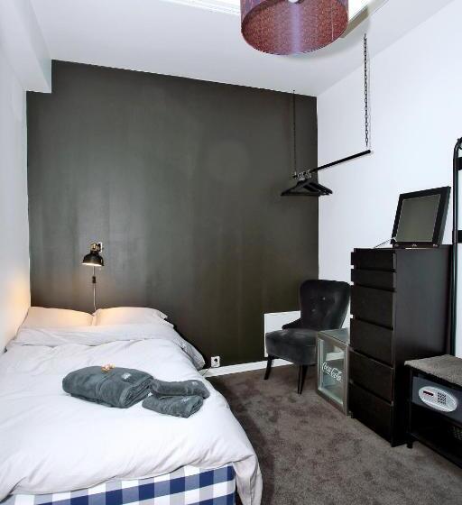 هتل Eight Rooms