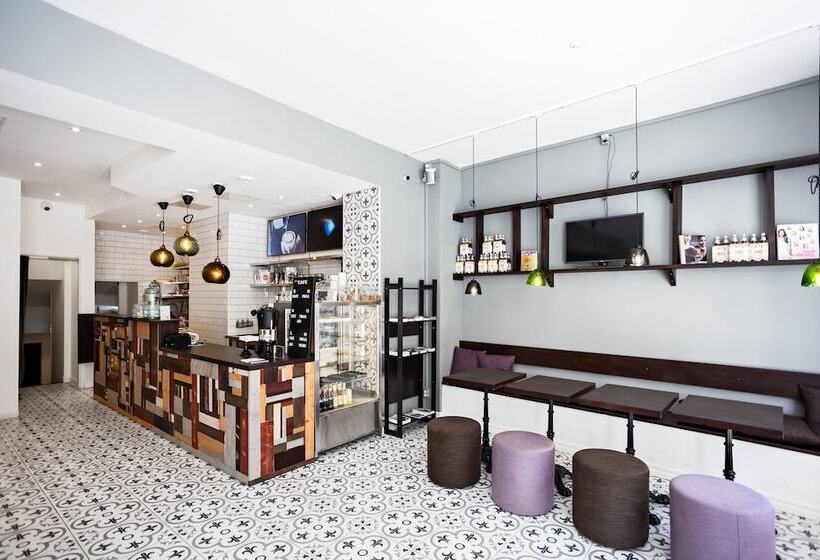 فندق Eight Rooms