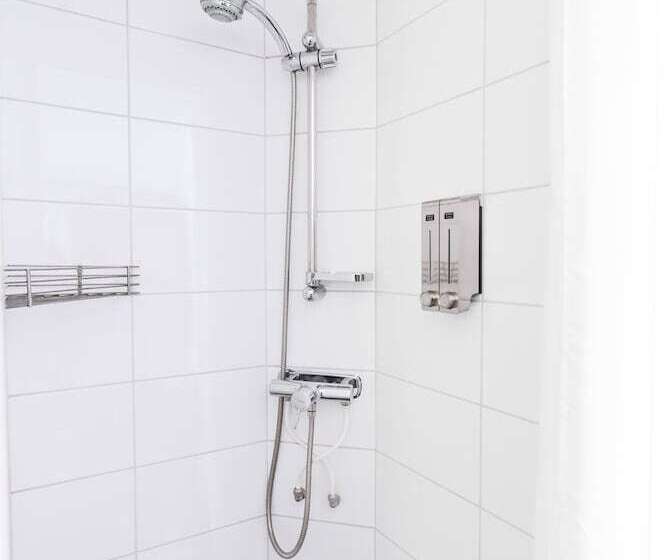 فندق Eight Rooms