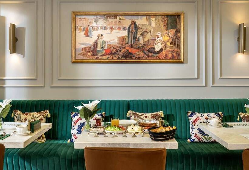 Hotel Royan Suites