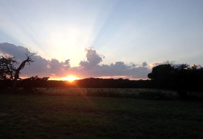 교외 호텔 Twin Elm Guest Ranch