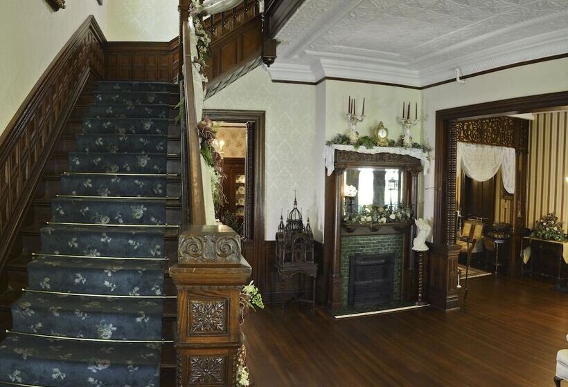 Mcfarlin House B&b