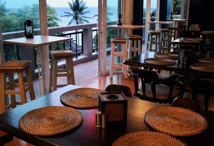Oasis Hotel Pods   Adults Only   Hostel